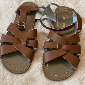 NWOB Girls Salt Water Sandals size 6